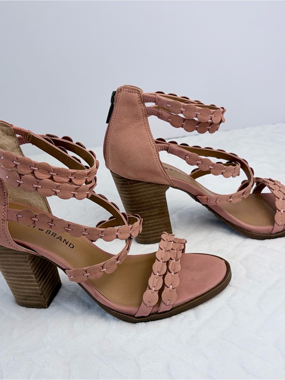 Lucky Brand strappy Coquette vibe leather Sandals Desert Rose Size 7.5 neutral